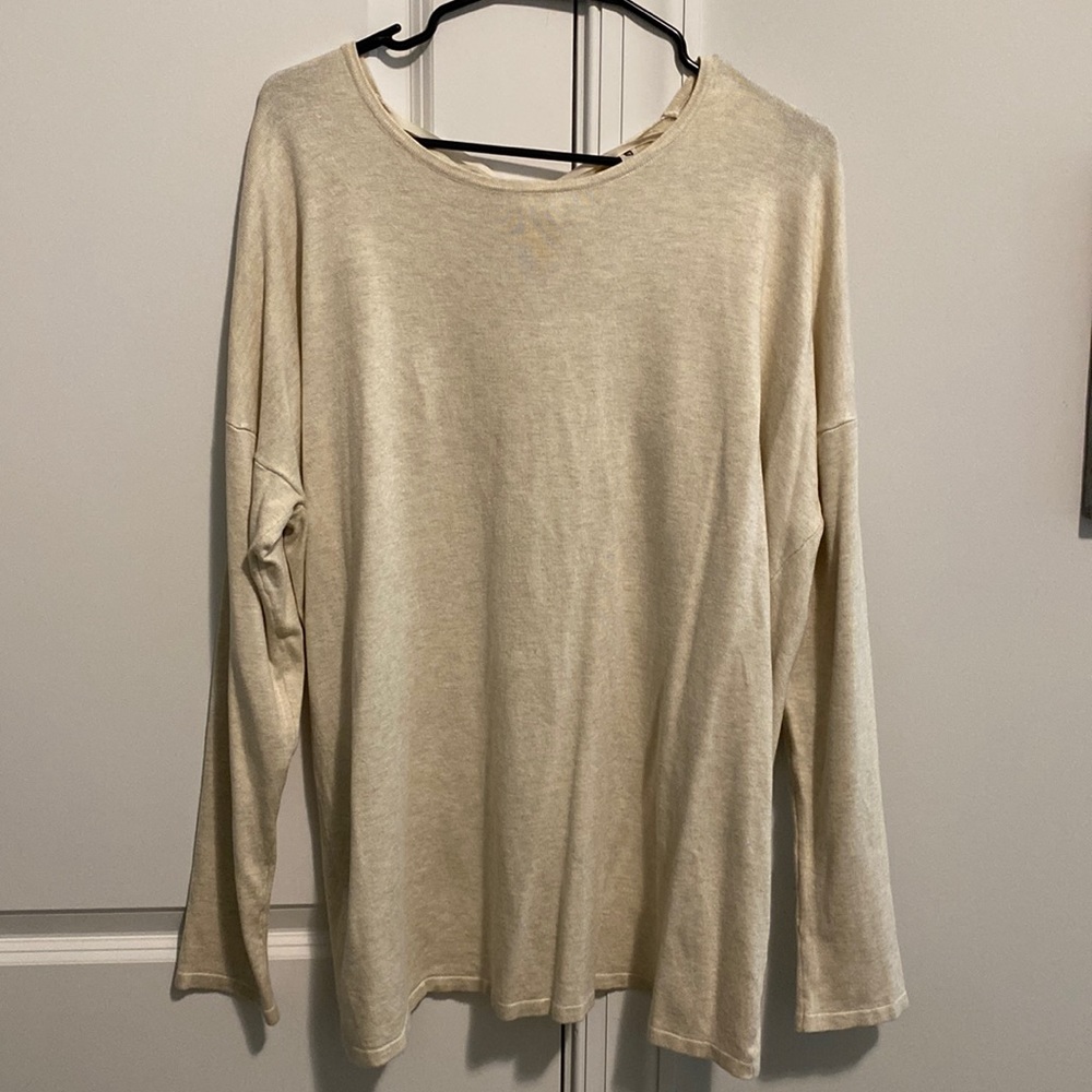 Lightweight open back Fabletics sweater